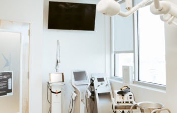 Kalos Hair Transplant, LLC treatment room equipped with the latest technology.